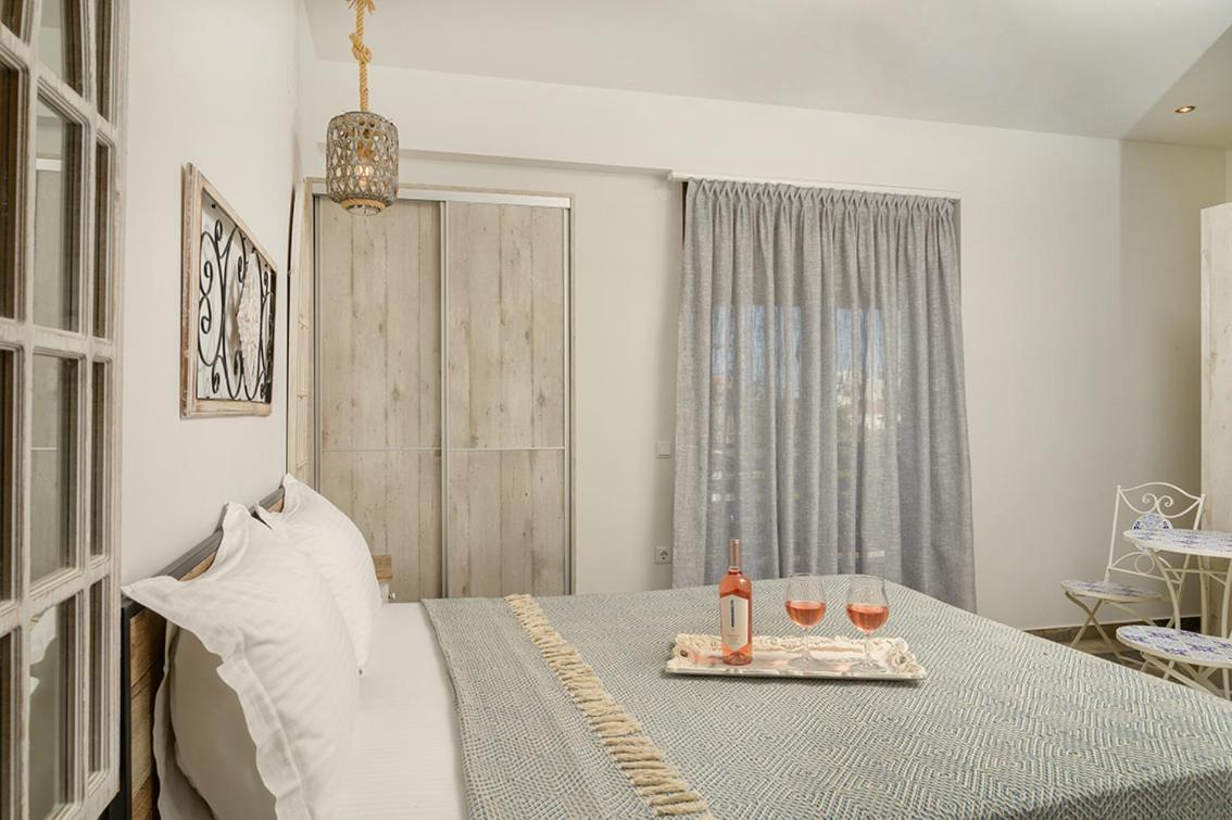 Meltemi Luxury Apartments Неа-Рода Экстерьер фото